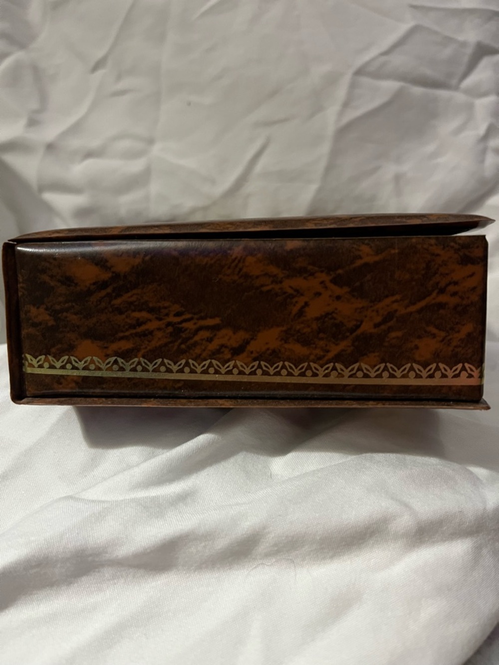 Vintage tapestry jewelry box - Picture 8 of 9